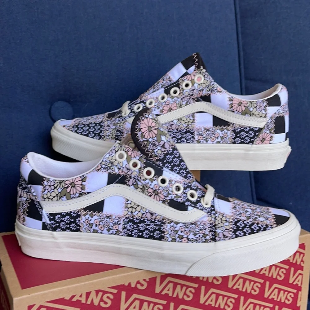 Vans Women’s Old Skool Patchwork Floral Sneakers - Picture 10 of 16